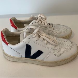 Veja V-10 leather sneakers, Size 8, EU 39